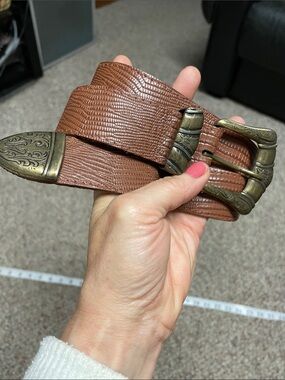 Vintage leather belt with brass carved buckle and end cap - like new